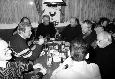 Beschreibung: Beschreibung: Beschreibung: C:\Dokumente und Einstellungen\JüWe\Desktop\Website SSV aktuell\w3678bz6b\bilder\maenner-runde.jpg